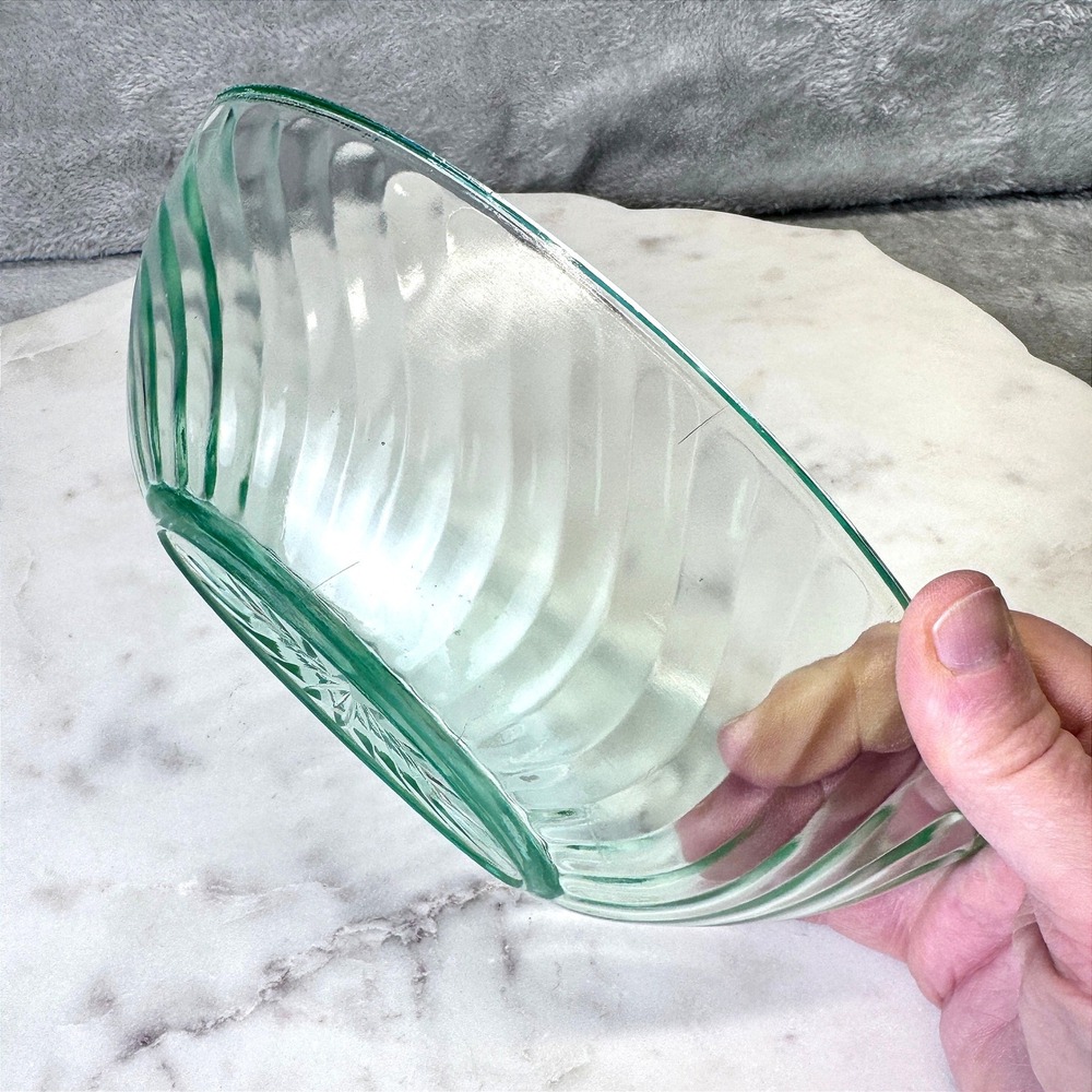 Green Uranium Glass Oval Bowl Swirl Pattern UV‎ Vaseline Vintage Starburst Base - Picture 5 of 10
